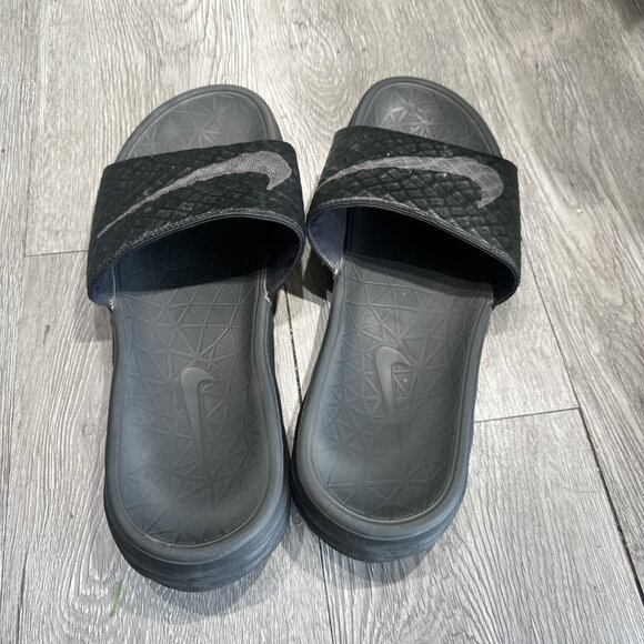 Nike Benassi Solarsoft Sandals Slides Size 10 Black Slippers On 705474-091 main image 9
